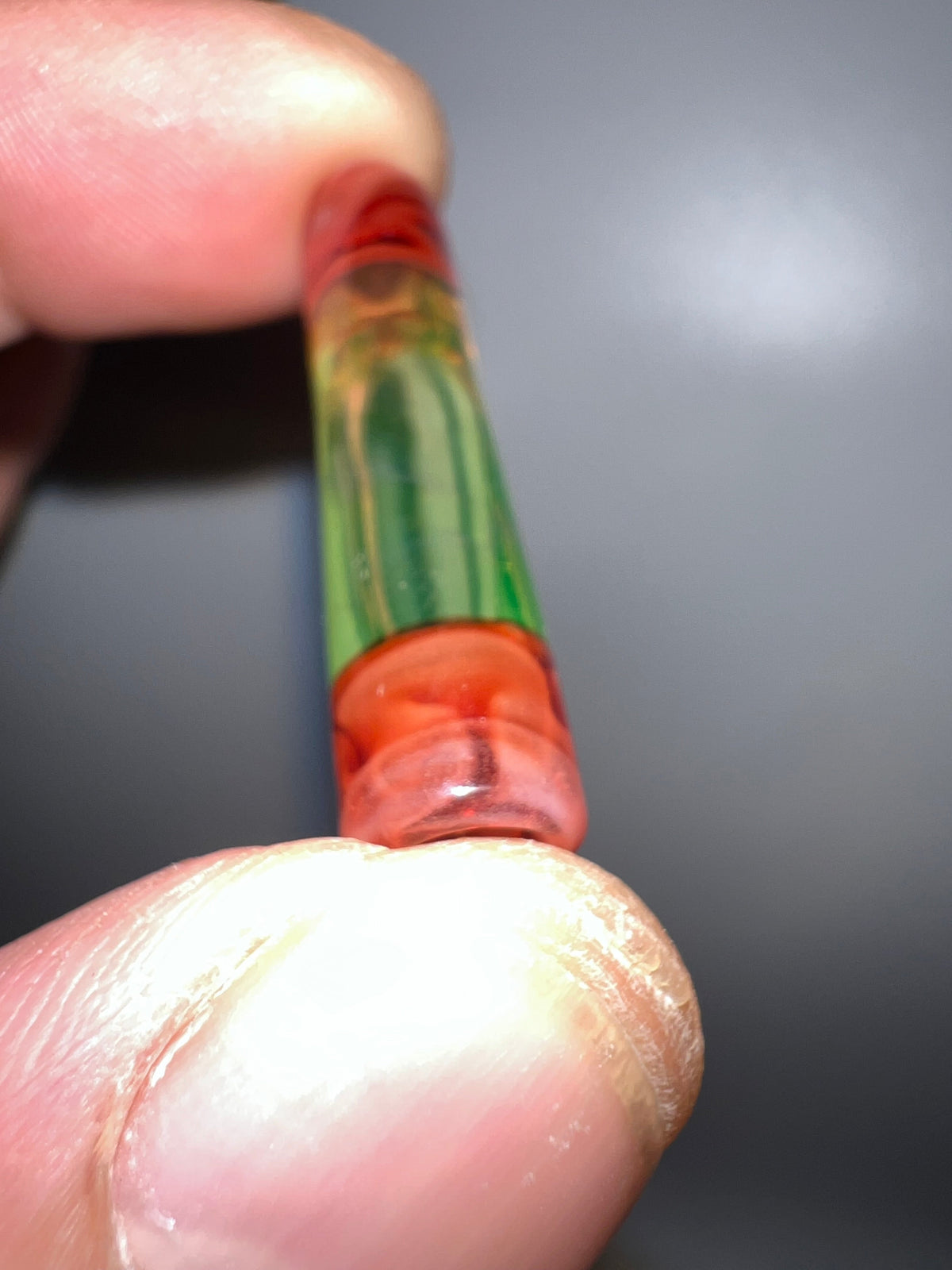 Detalle de la boca y la punta estilo cerebro de la boquilla artística UV Ion.